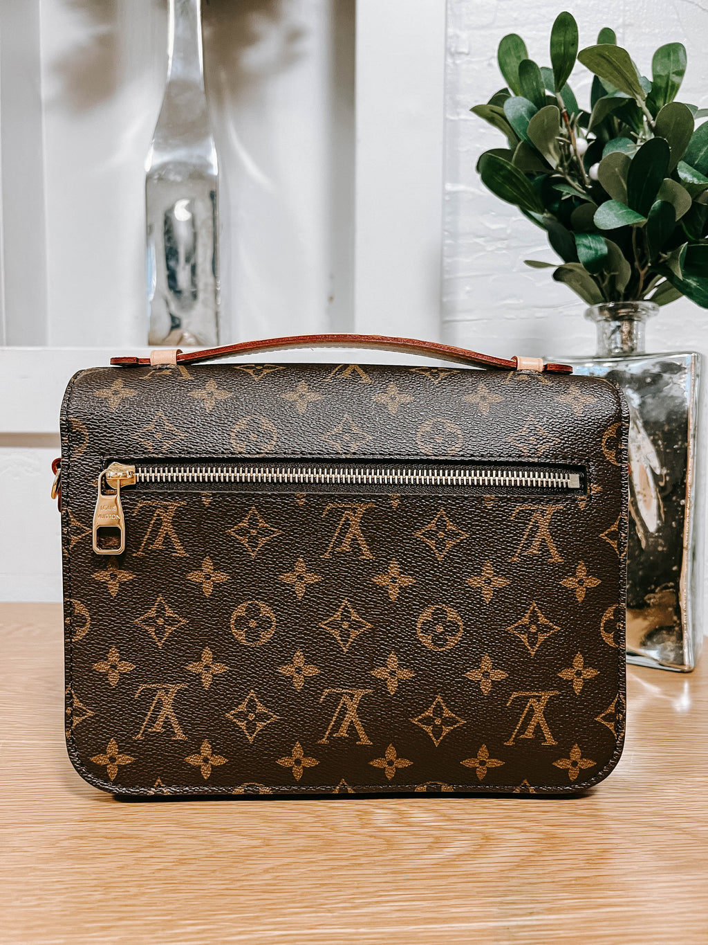 Pre-Owned Louis Vuitton Monogram Pochette Metis *Final Sale*