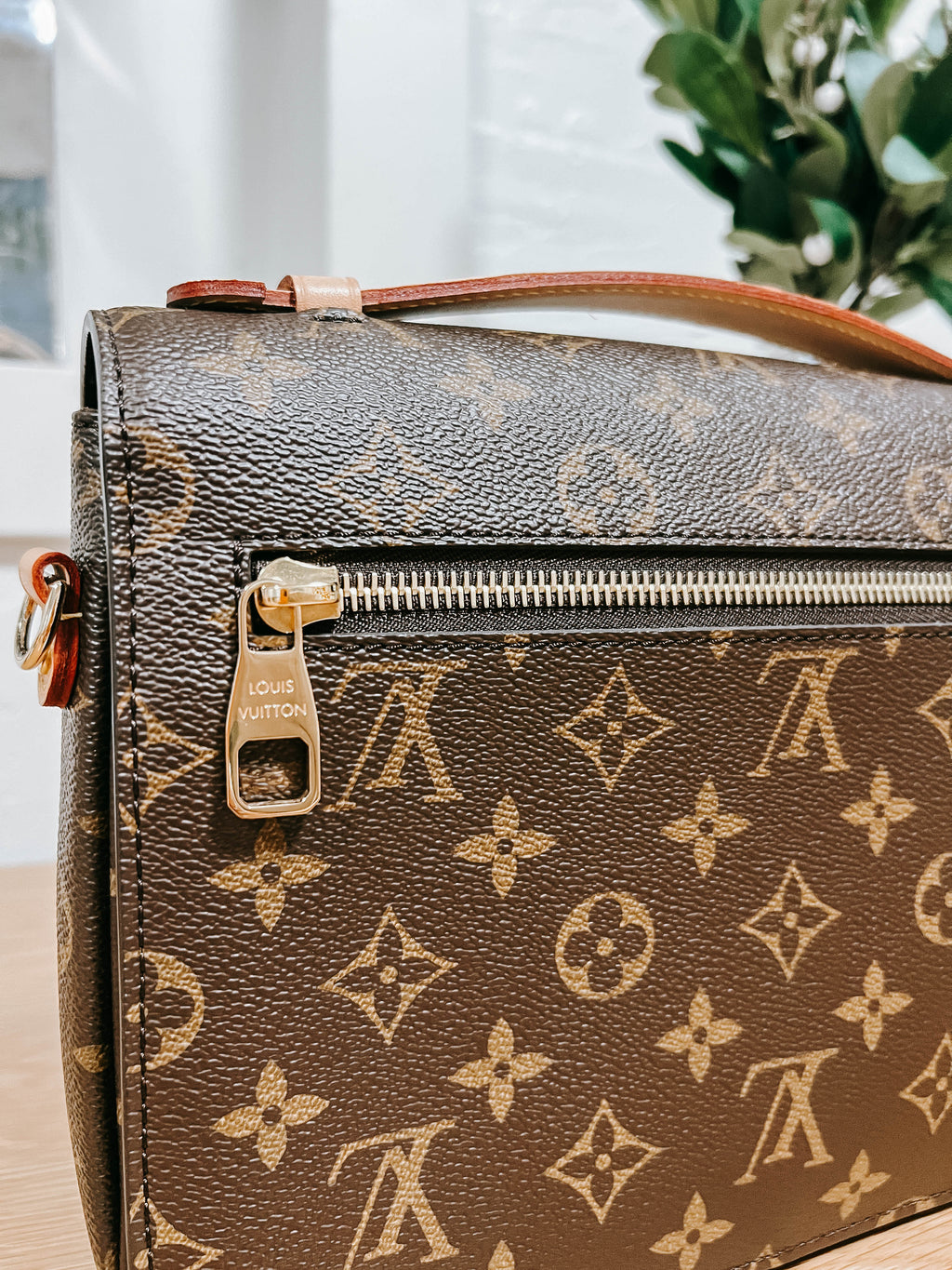 Pre-Owned Louis Vuitton Monogram Pochette Metis *Final Sale*