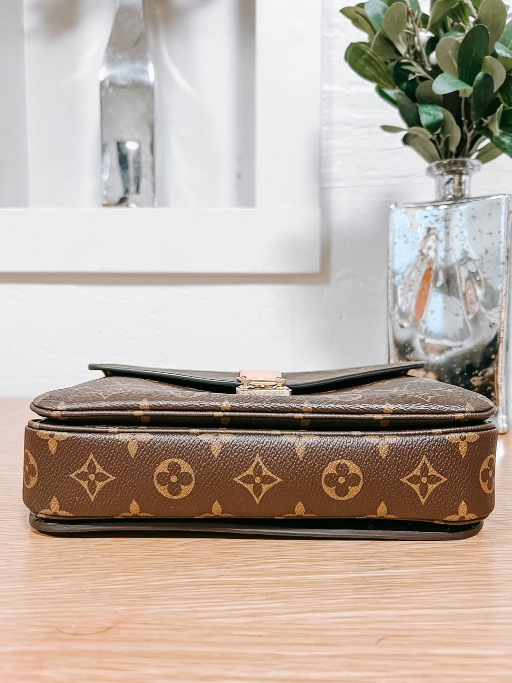 Pre-Owned Louis Vuitton Monogram Pochette Metis *Final Sale*