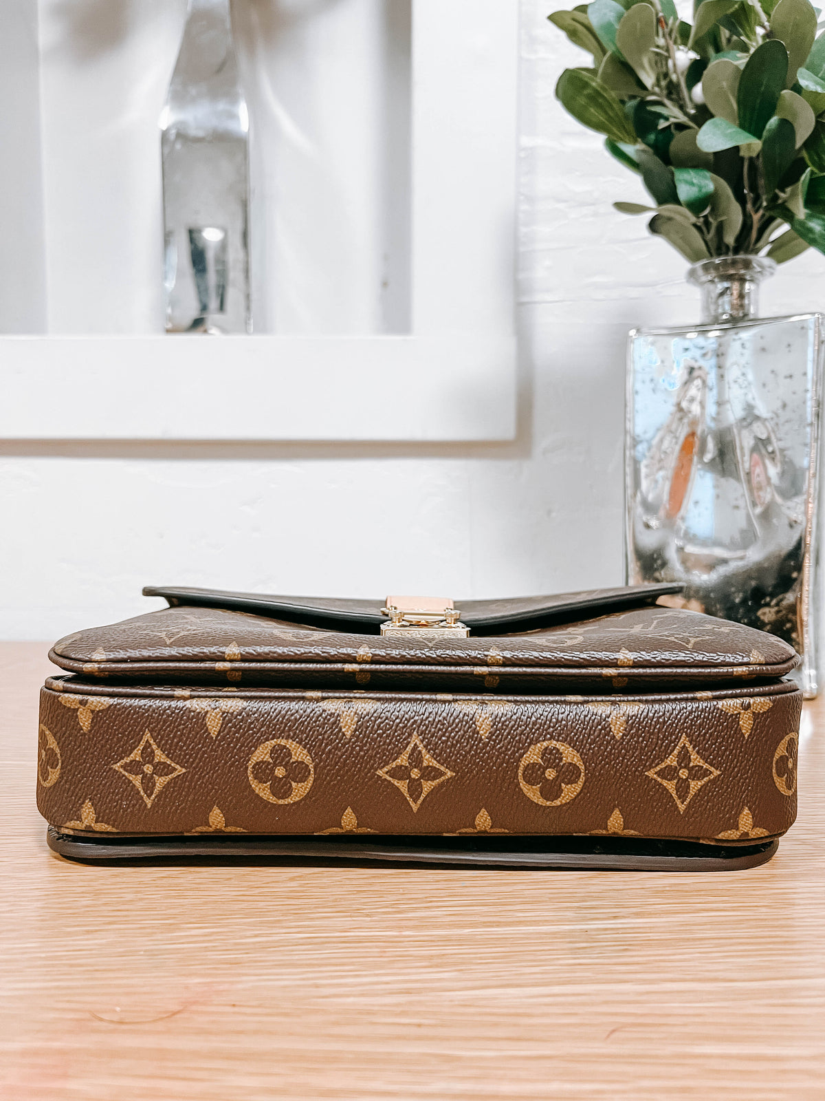 Pre-Owned Louis Vuitton Monogram Pochette Metis *Final Sale*
