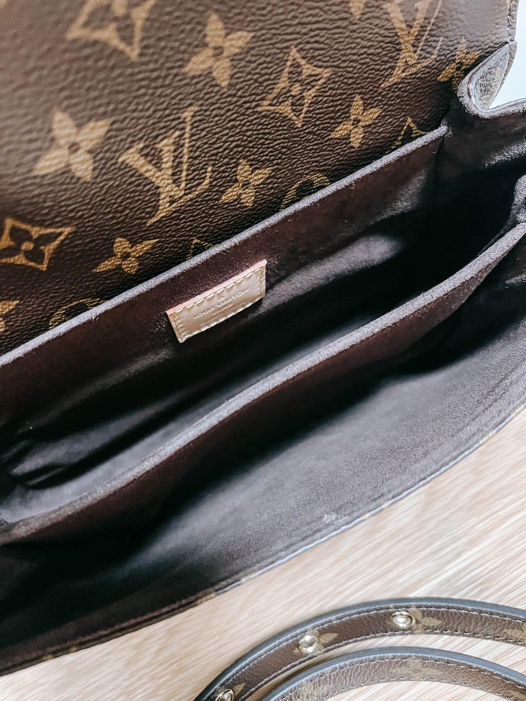 Pre-Owned Louis Vuitton Monogram Pochette Metis *Final Sale*