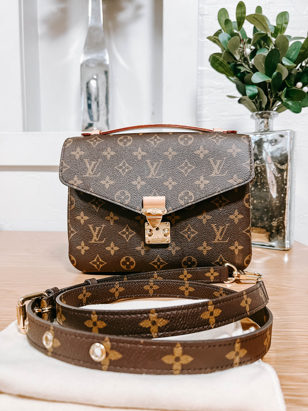 Pre-Owned Louis Vuitton Monogram Pochette Metis *Final Sale*
