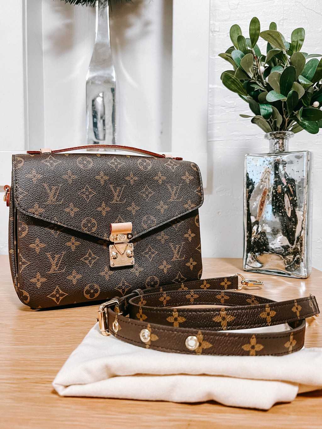Pre-Owned Louis Vuitton Monogram Pochette Metis *Final Sale*