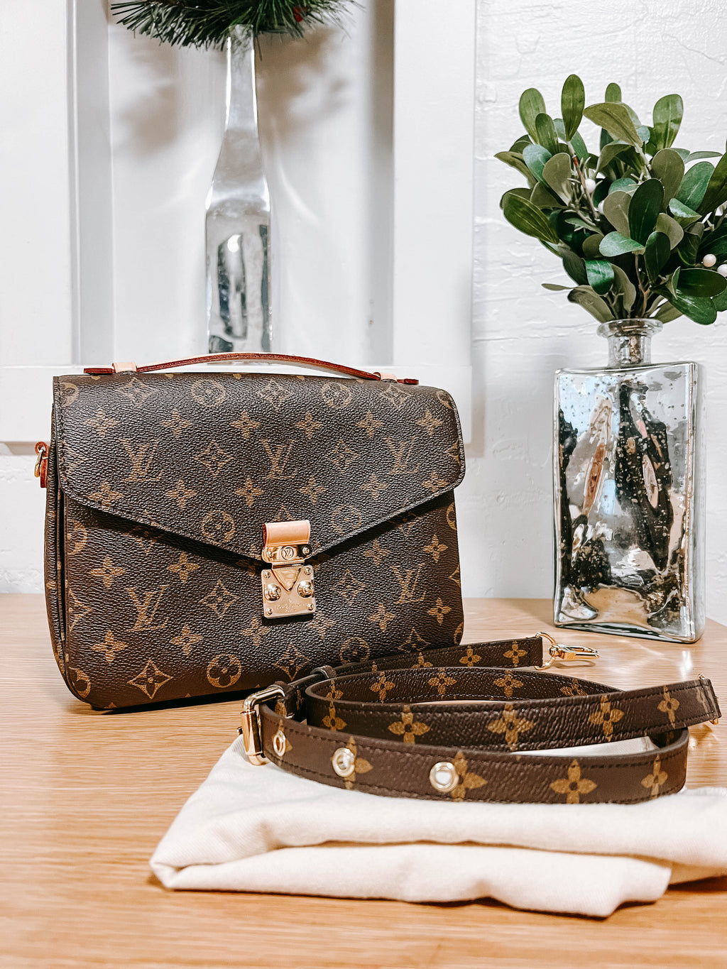 Pre-Owned Louis Vuitton Monogram Pochette Metis *Final Sale*