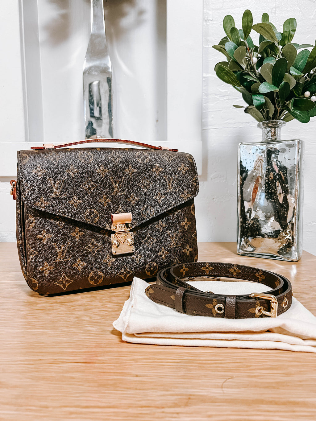 Pre-Owned Louis Vuitton Monogram Pochette Metis *Final Sale*