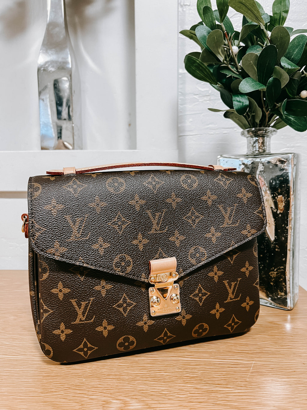Pre-Owned Louis Vuitton Monogram Pochette Metis *Final Sale*