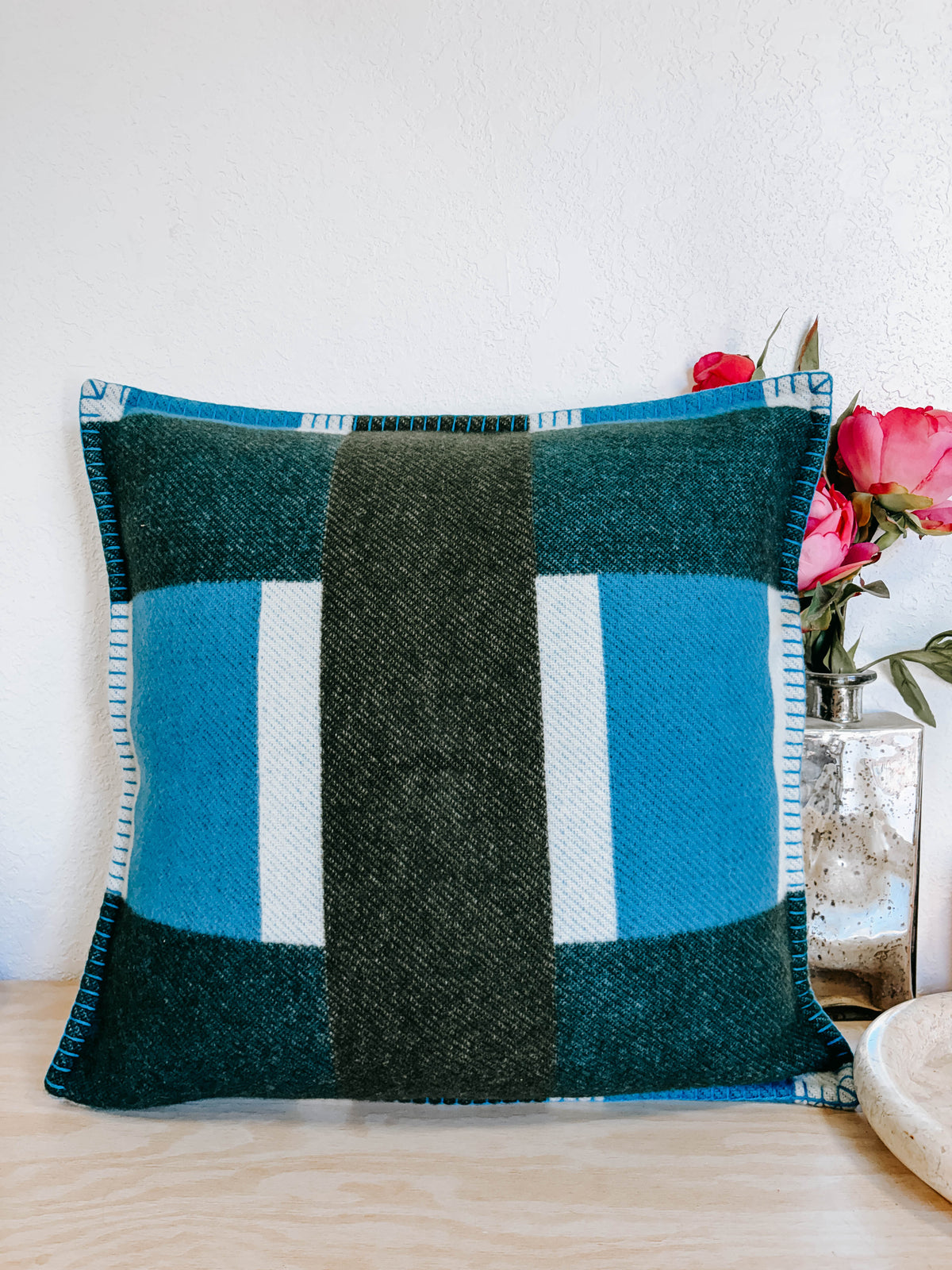 Pre-Owned Hermès Tissage Throw Pillow – Reversible Blue & Green | BNWT