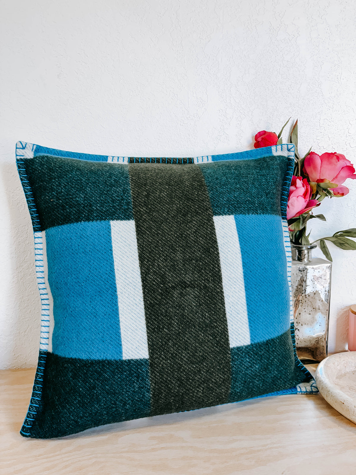Pre-Owned Hermès Tissage Throw Pillow – Reversible Blue & Green | BNWT