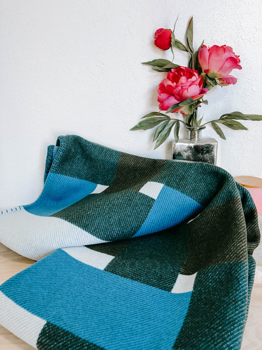 Pre-Owned Hermès H Tissage Throw Blanket – Reversible Blue & Green | BNWT