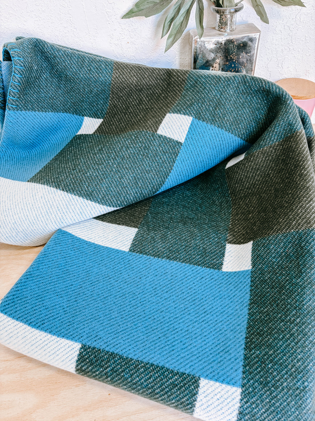 Pre-Owned Hermès H Tissage Throw Blanket – Reversible Blue & Green | BNWT
