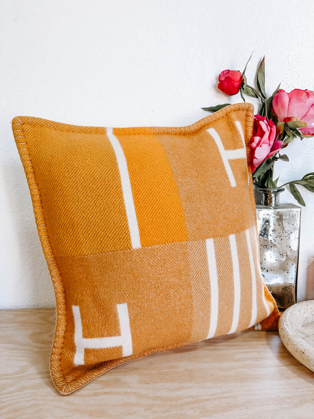 Pre-Owned Hermès Ithaque Pillow – Jacquard-Woven Merino Wool