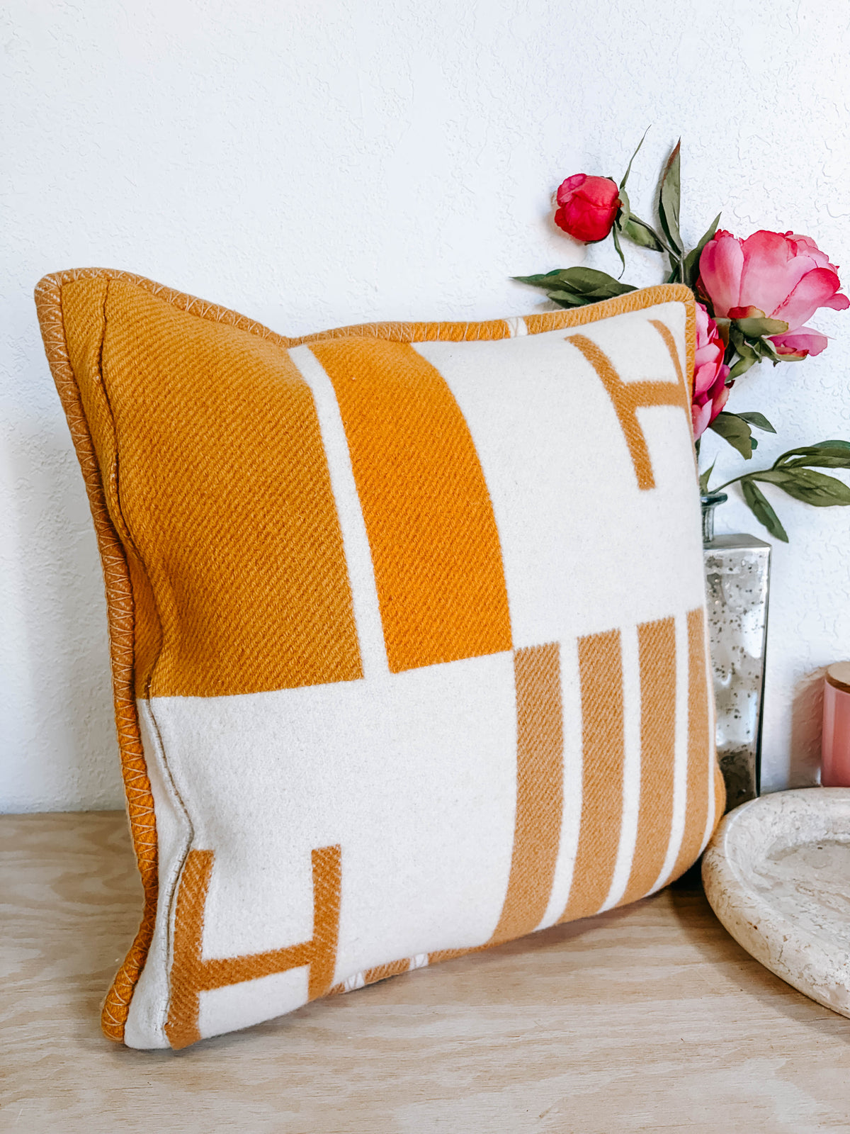 Pre-Owned Hermès Ithaque Pillow – Jacquard-Woven Merino Wool