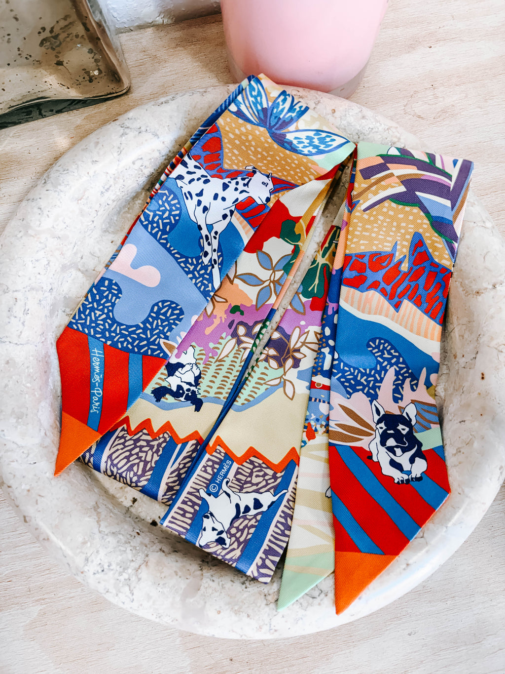 Pre-Owned BNWT Hermès En Liberté Silk Twilly – Multicolor