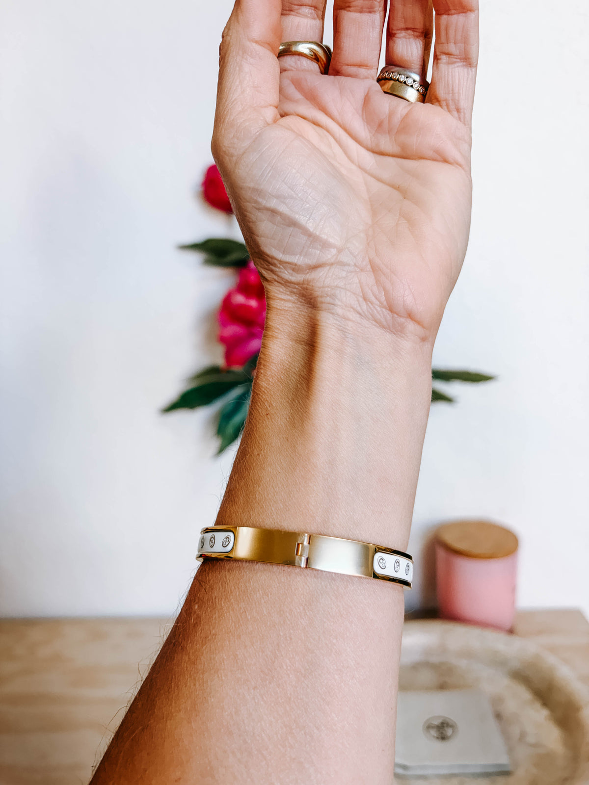 Pre-Owned Hermès Mini Clic Chaine d’Ancre Bracelet – White Enamel & Gold