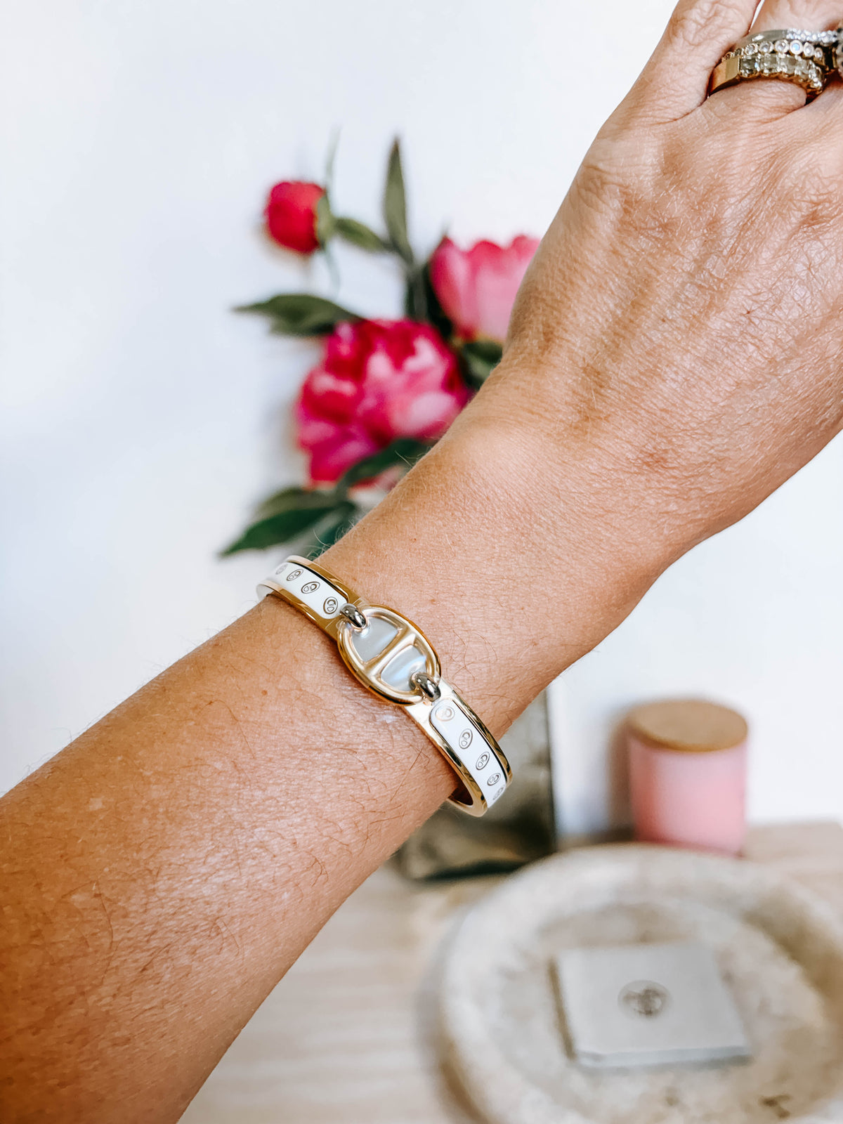 Pre-Owned Hermès Mini Clic Chaine d’Ancre Bracelet – White Enamel & Gold