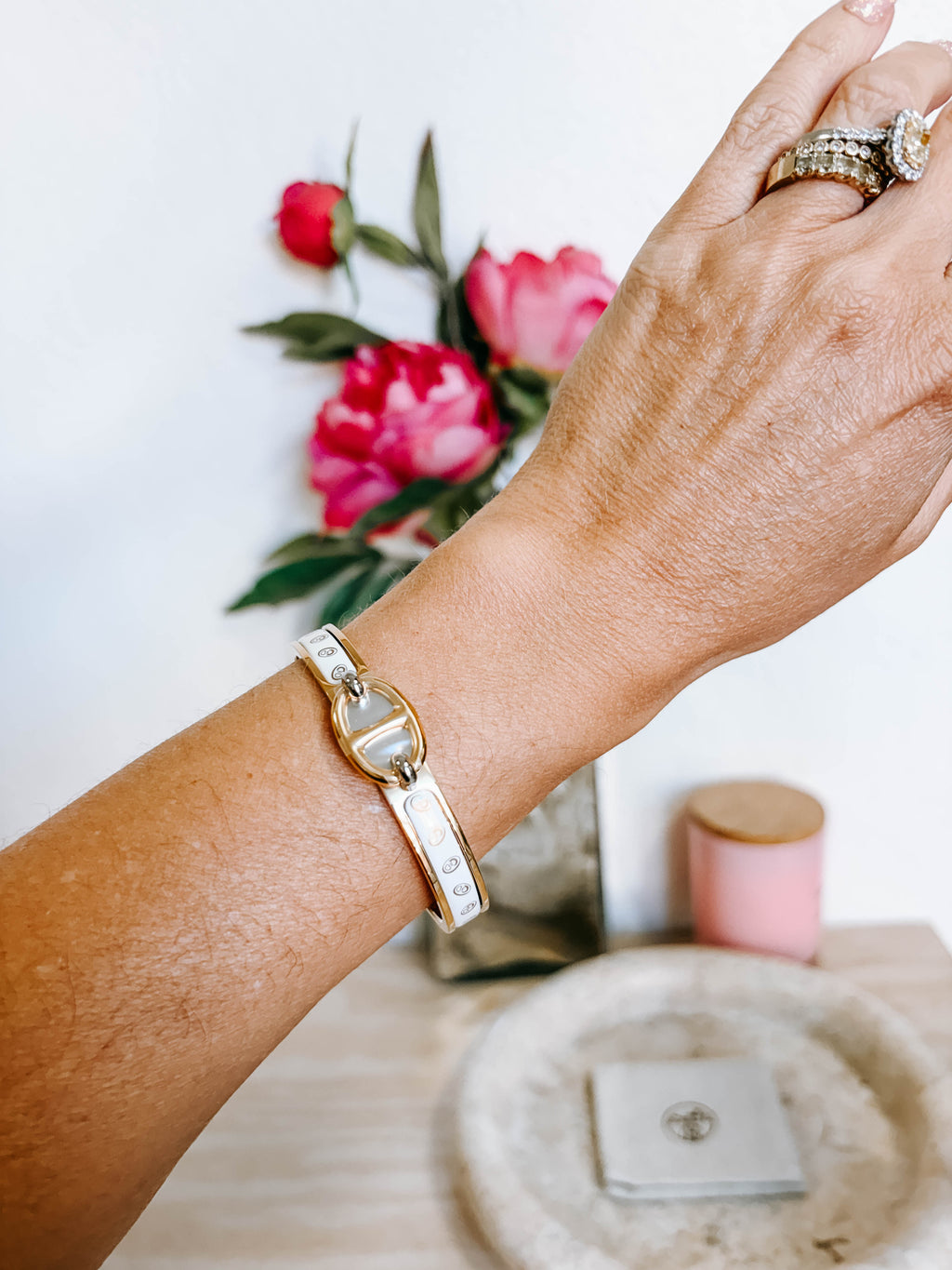 Pre-Owned Hermès Mini Clic Chaine d’Ancre Bracelet – White Enamel & Gold