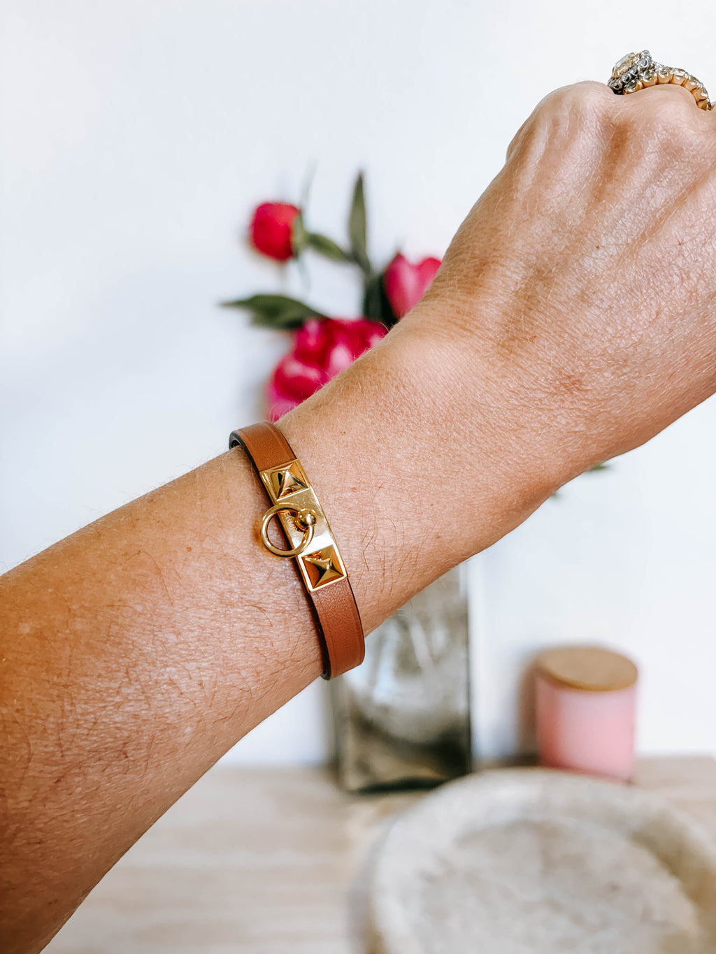 Pre-Owned Hermès Rivale Mini Bracelet – Gold with Gold-Tone Hardware