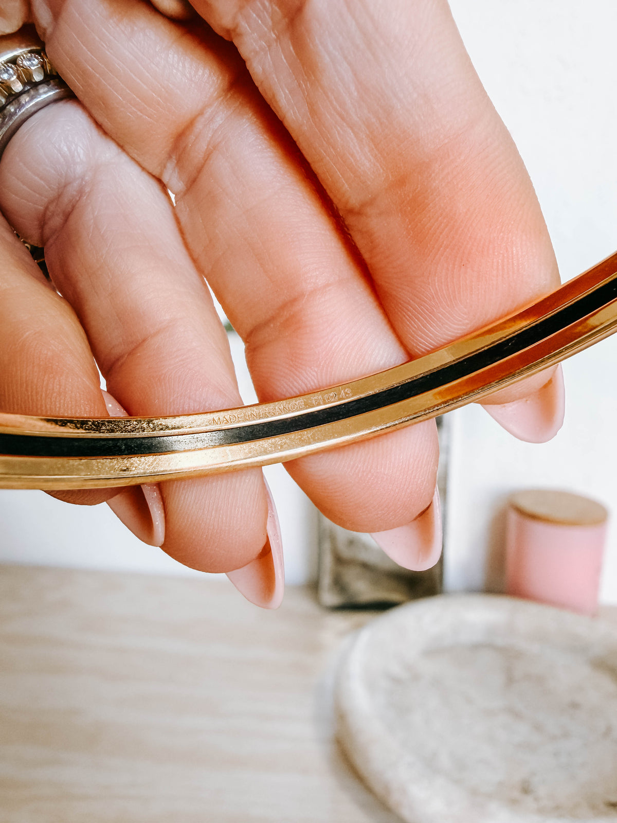 Pre-Owned Hermes Pink and Yellow Ombre Enamel Thin Bangle Gold