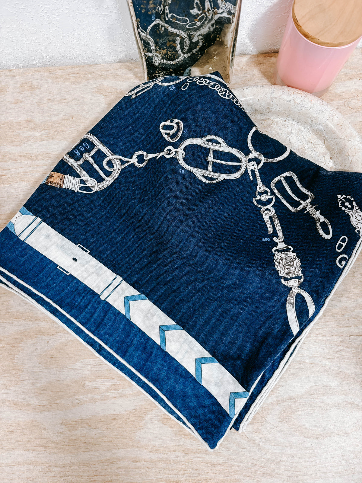 Pre-Owned Hermès Les Chevaux Déchaînés 140 Cashmere Shawl – Marine Foncé / Blanc | BNWT