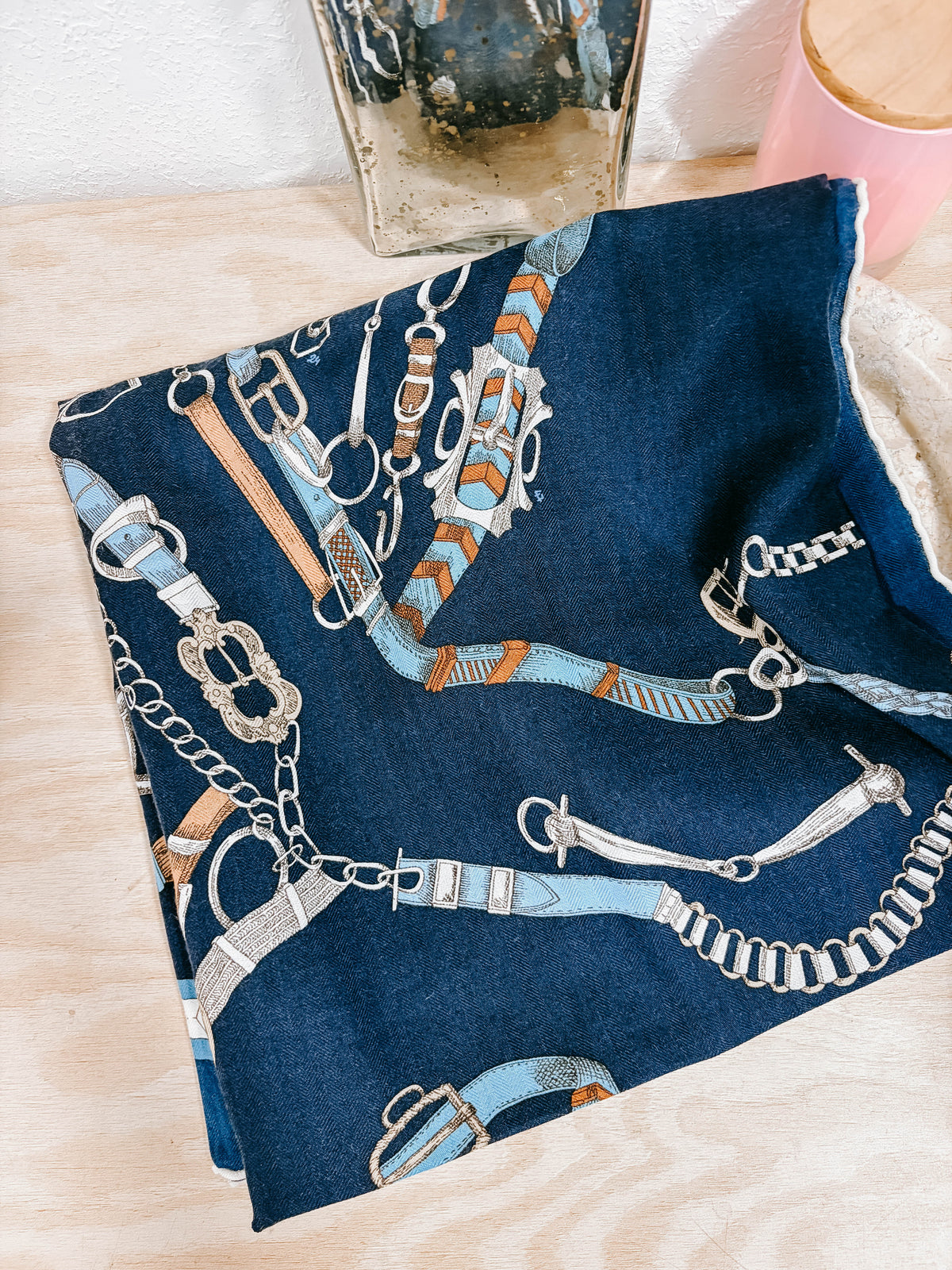 Pre-Owned Hermès Les Chevaux Déchaînés 140 Cashmere Shawl – Marine Foncé / Blanc | BNWT
