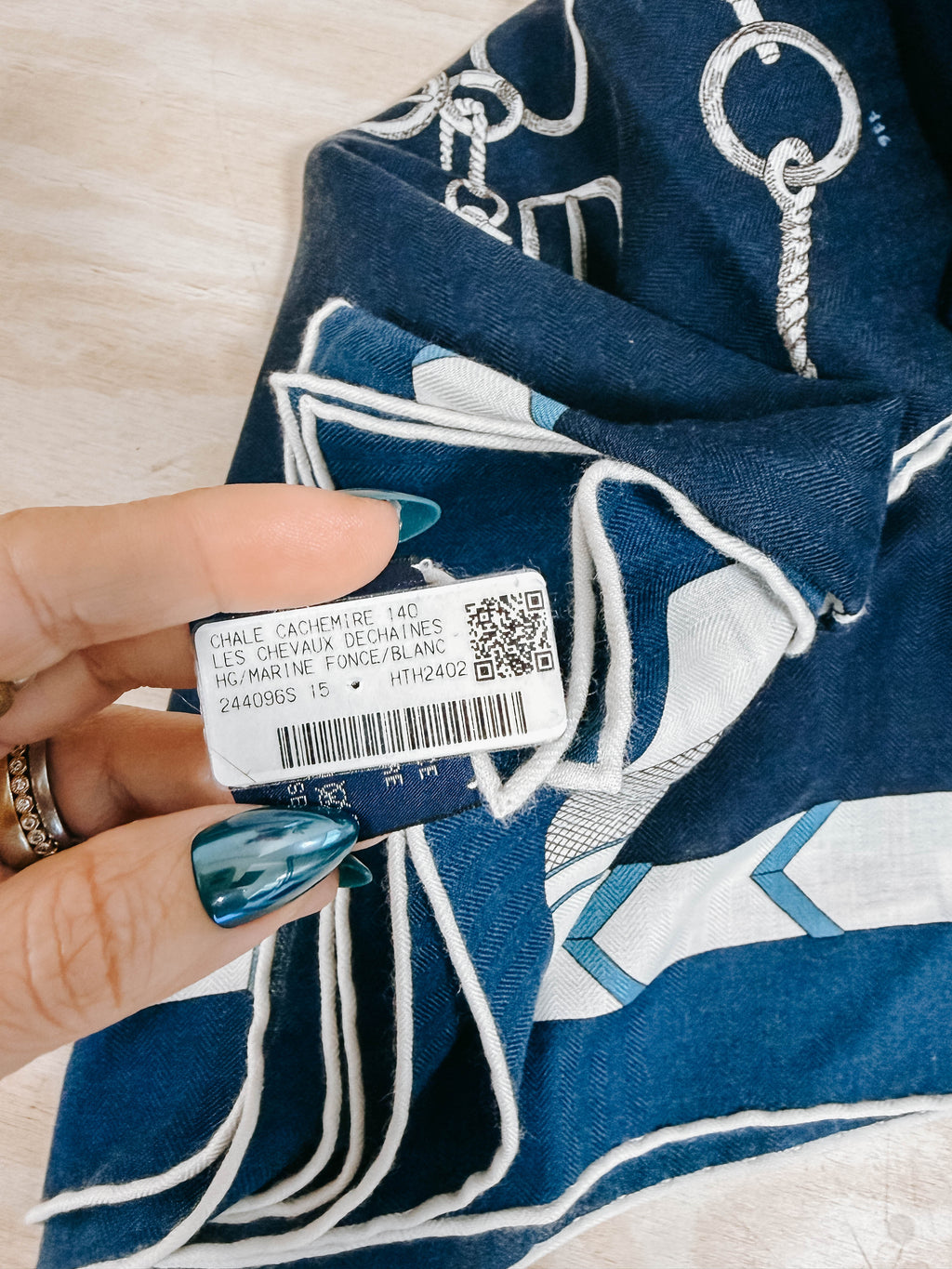 Pre-Owned Hermès Les Chevaux Déchaînés 140 Cashmere Shawl – Marine Foncé / Blanc | BNWT