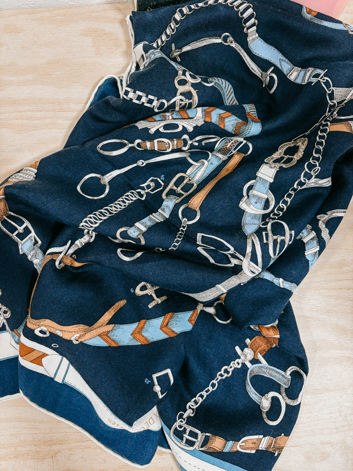 Pre-Owned Hermès Les Chevaux Déchaînés 140 Cashmere Shawl – Marine Foncé / Blanc | BNWT