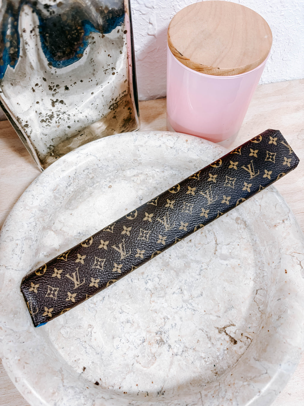 Pre-Owned Louis Vuitton Monogram Travel Necklace Case