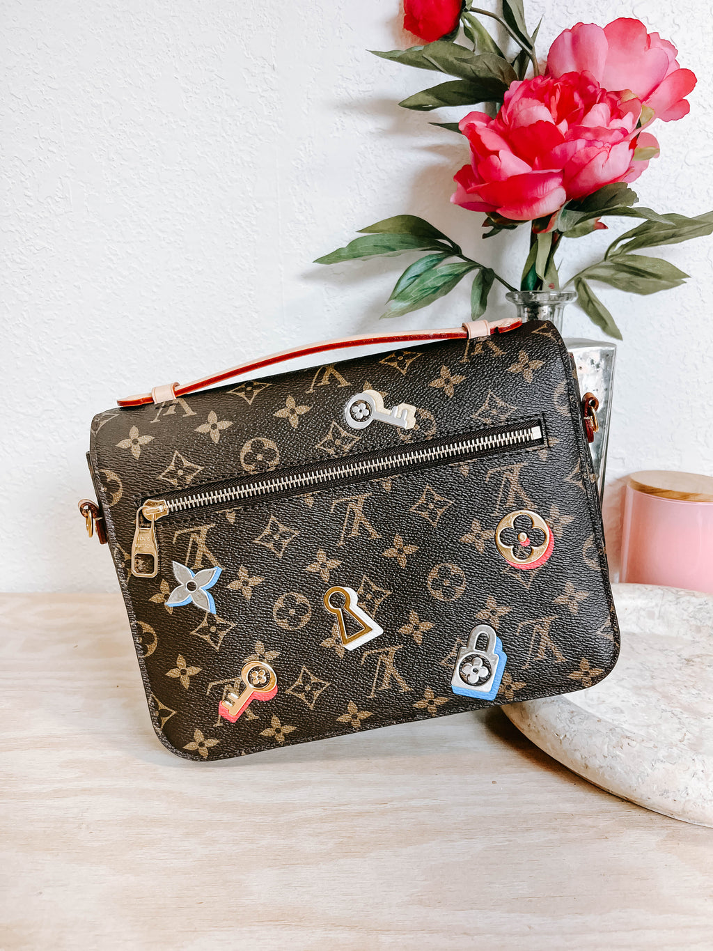 Pre-Owned LV Monogram Love Lock Pochette Metis *Final Sale*
