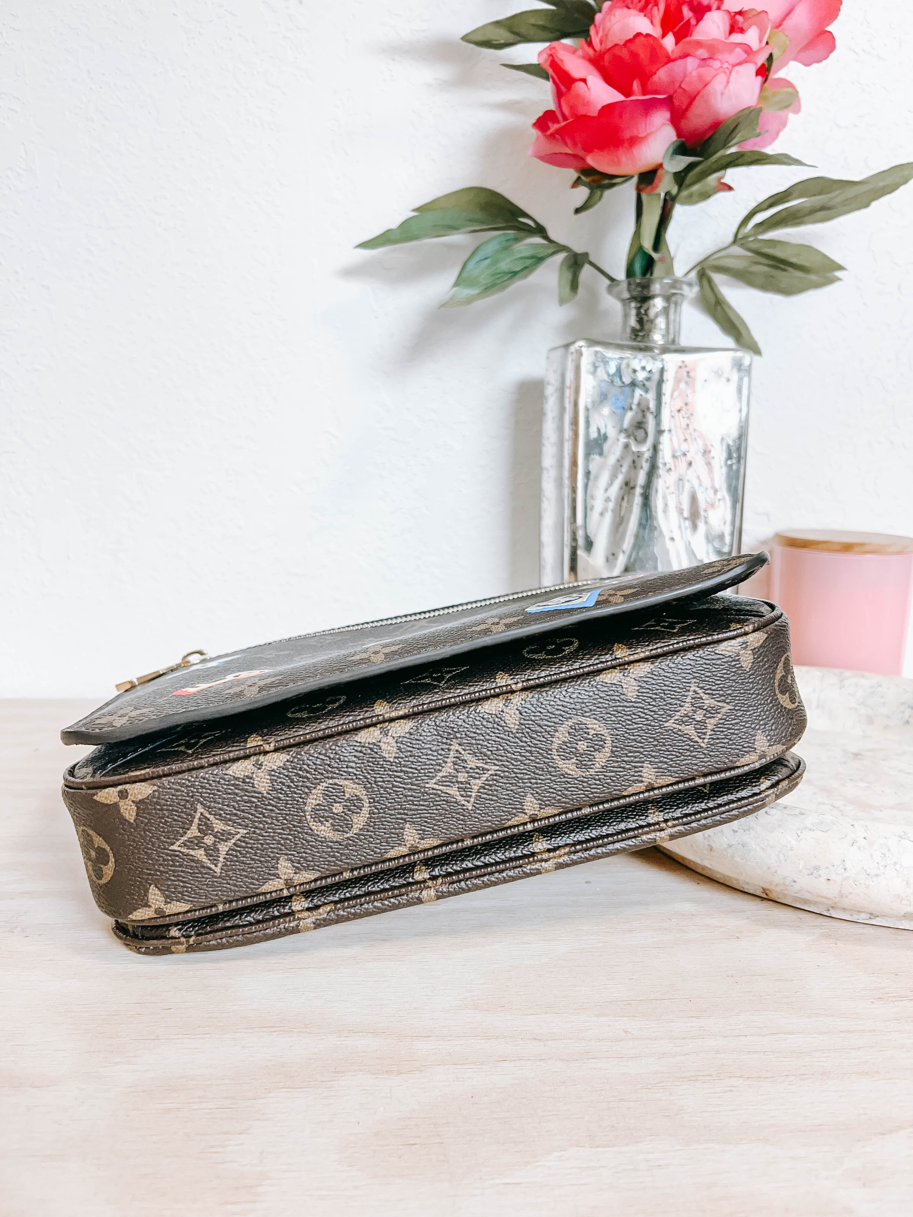 Pre-Owned LV Monogram Love Lock Pochette Metis *Final Sale*