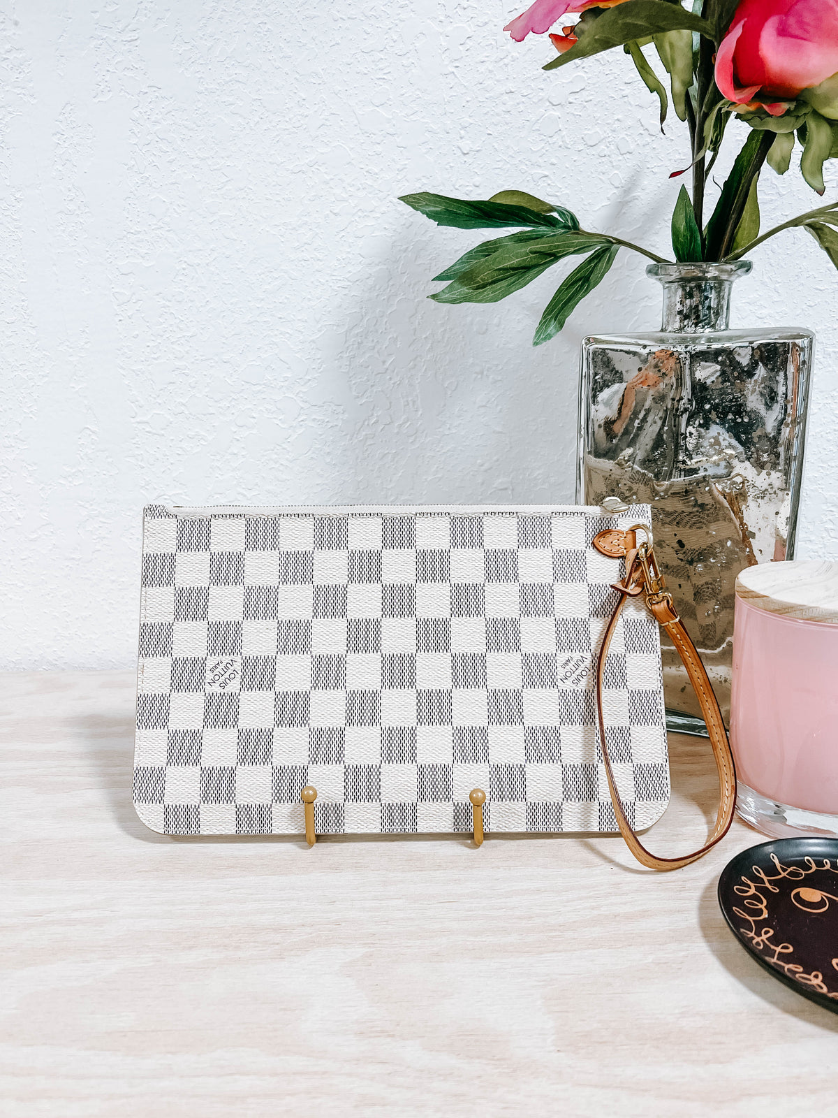 Pre-Owned Louis Vuitton Damier Azur Neverfull MM Pouch *Final Sale*
