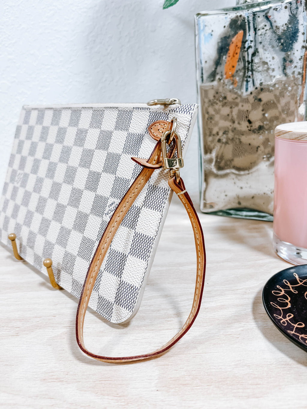 Pre-Owned Louis Vuitton Damier Azur Neverfull MM Pouch *Final Sale*