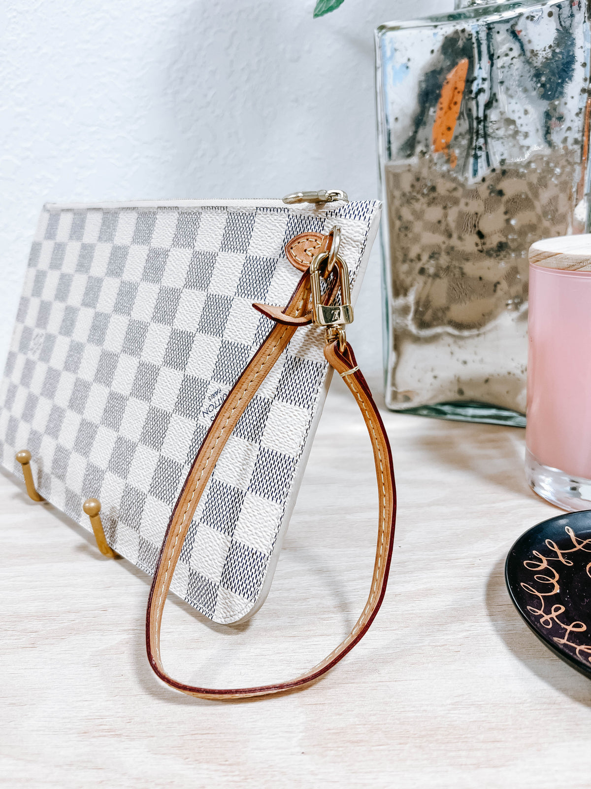 Pre-Owned Louis Vuitton Damier Azur Neverfull MM Pouch *Final Sale*
