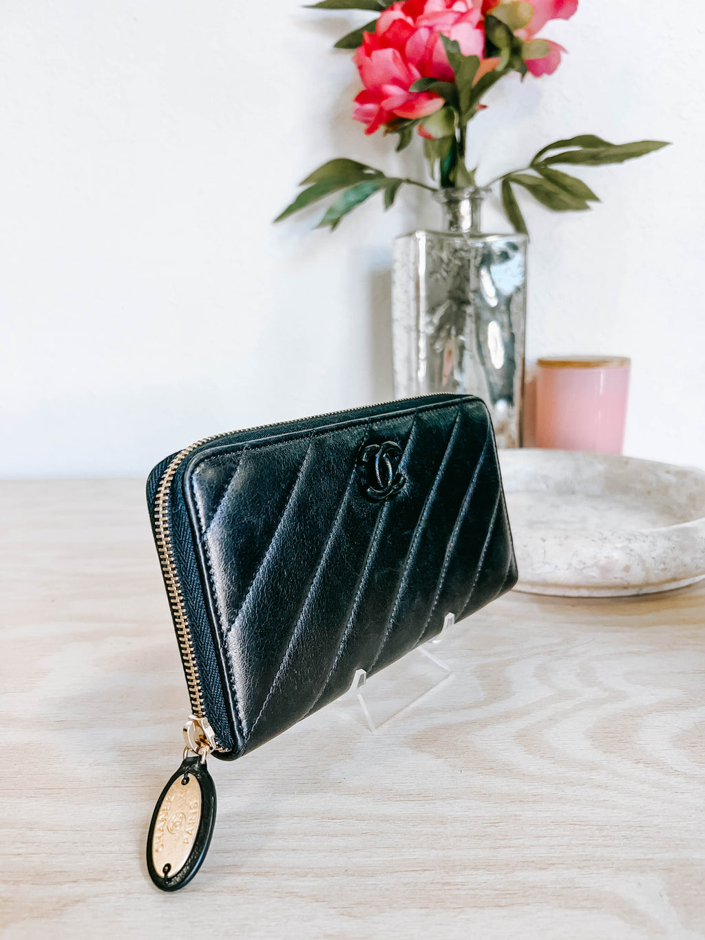 Pre-Owned Chanel Black Lambskin Zippy Wallet *Final Sale*