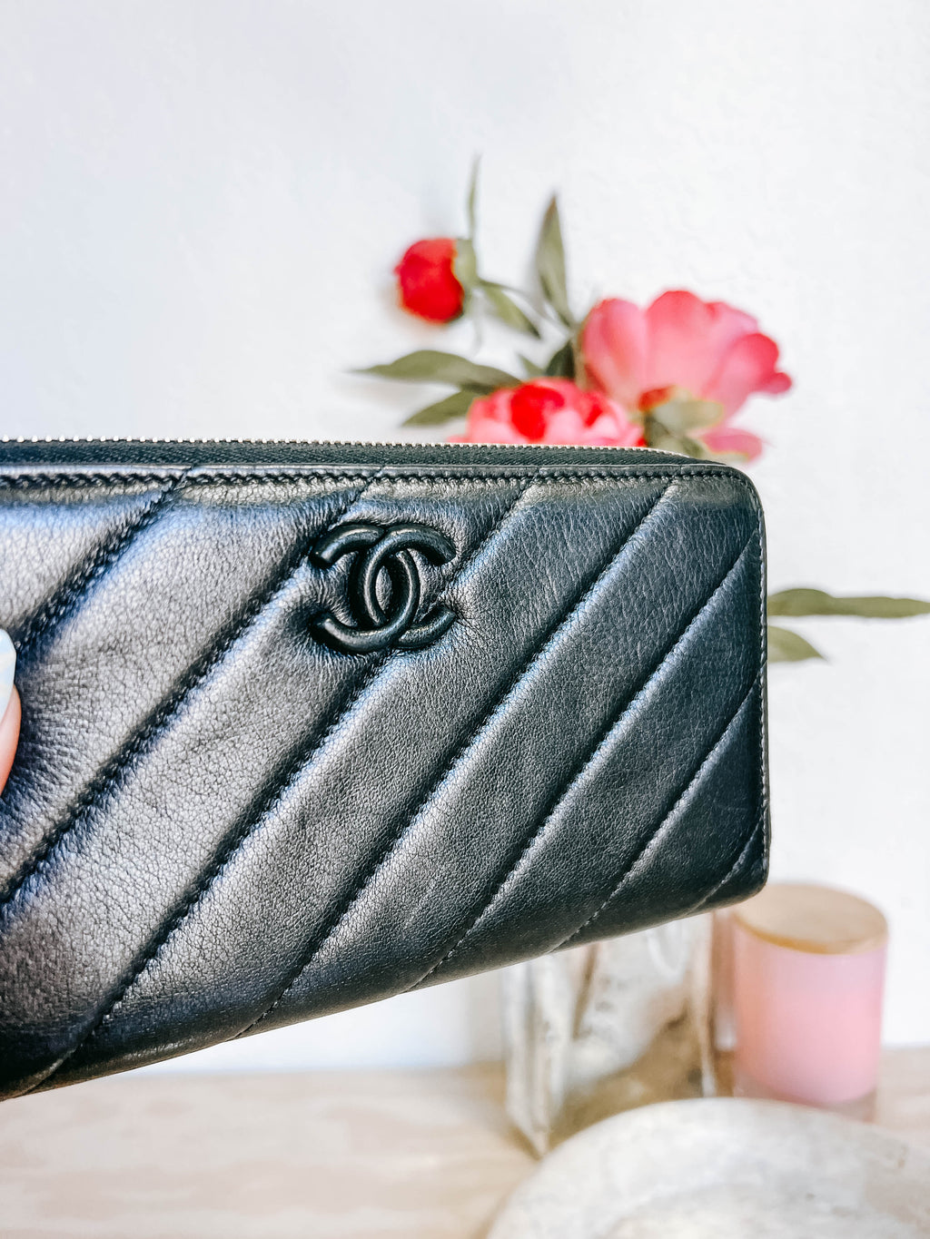 Pre-Owned Chanel Black Lambskin Zippy Wallet *Final Sale*