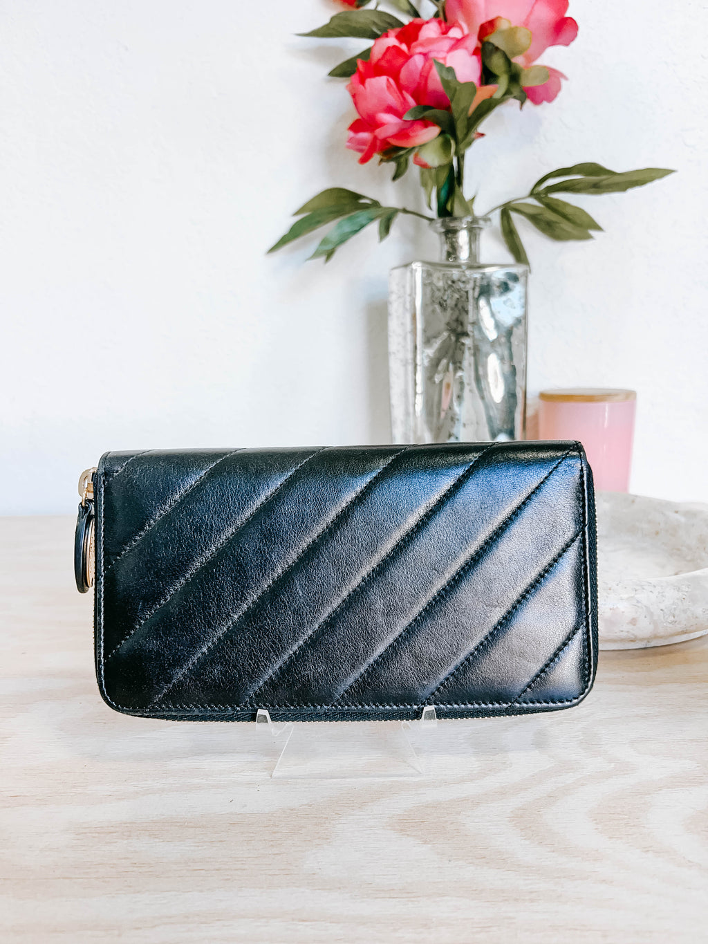 Pre-Owned Chanel Black Lambskin Zippy Wallet *Final Sale*