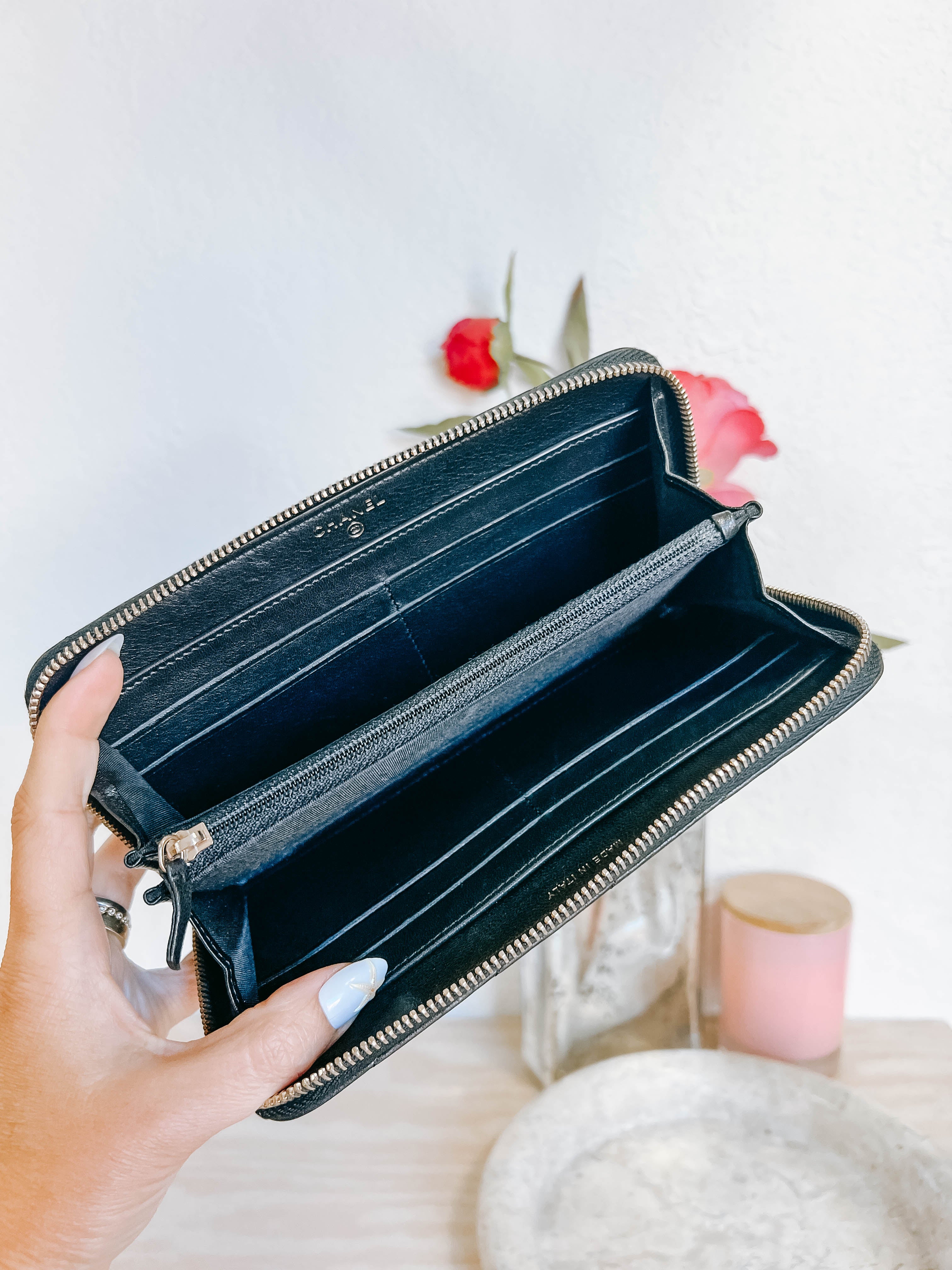 Pre-Owned Chanel Black Lambskin Zippy Wallet *Final Sale*