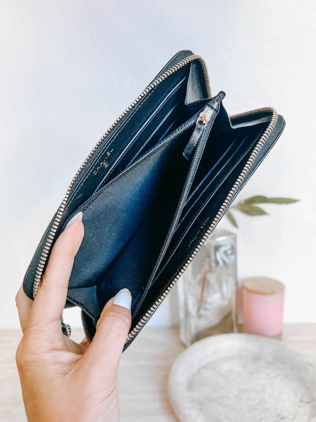 Pre-Owned Chanel Black Lambskin Zippy Wallet *Final Sale*