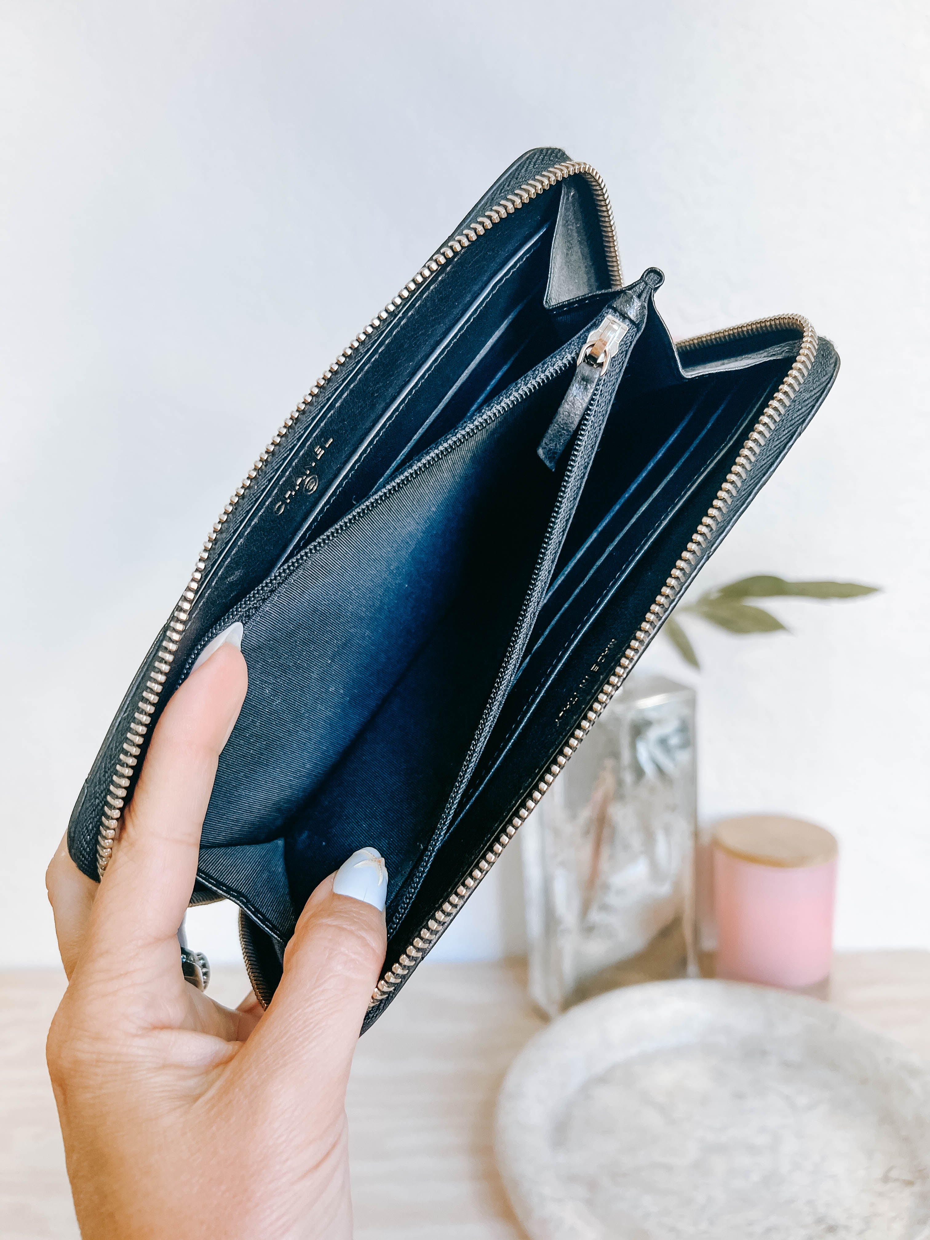 Pre-Owned Chanel Black Lambskin Zippy Wallet *Final Sale*