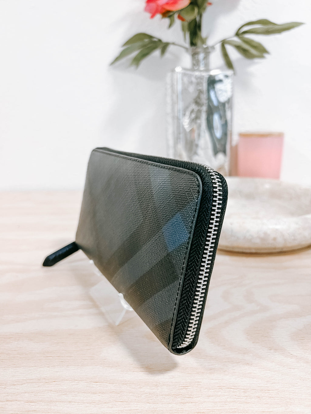 Pre-Owned Burberry Zippy Wallet *Final Sale*