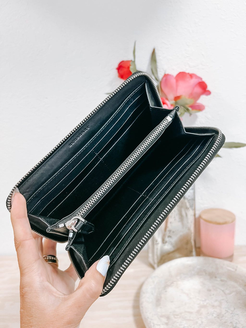 Pre-Owned Burberry Zippy Wallet *Final Sale*