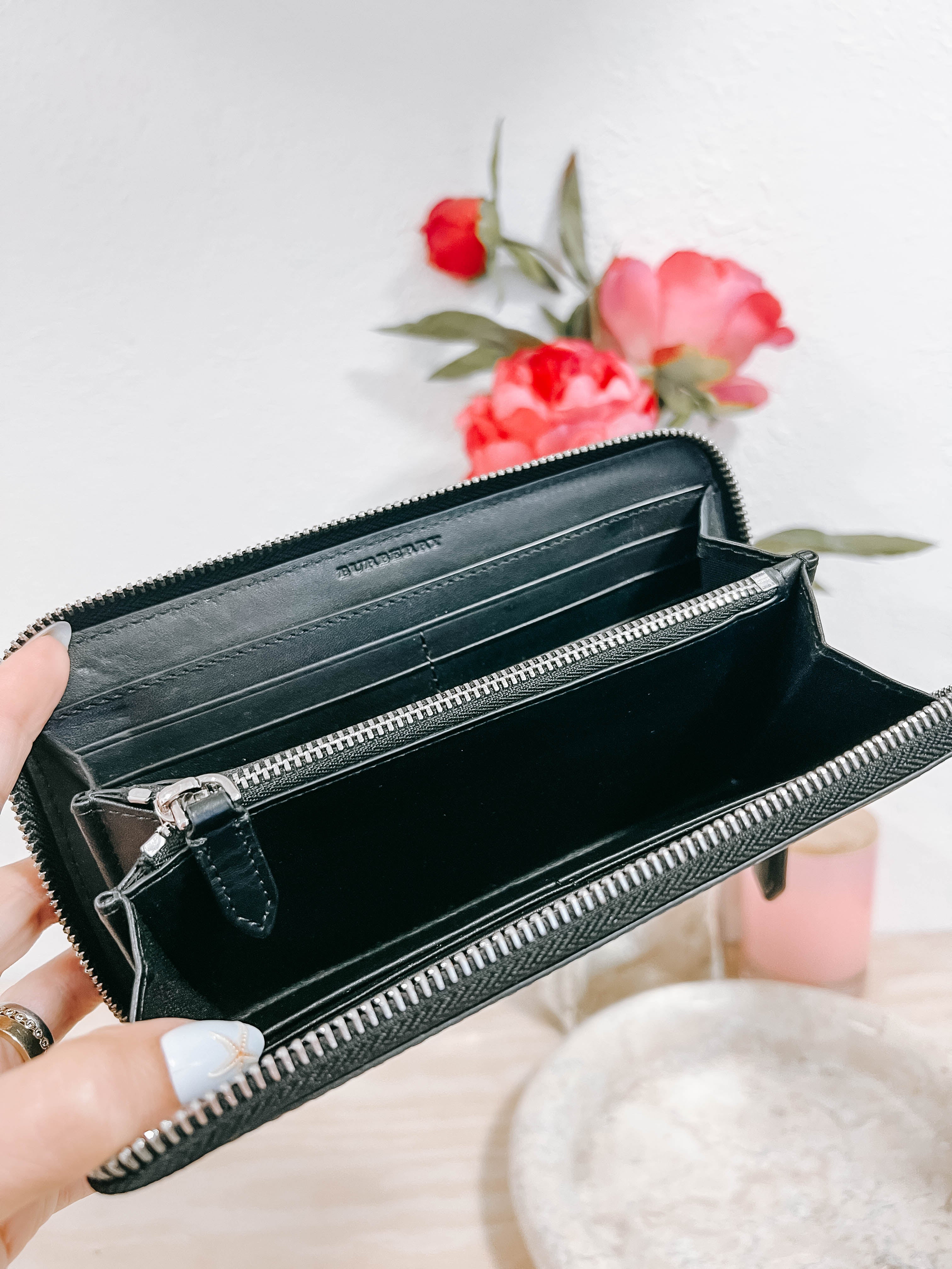 Pre-Owned Burberry Zippy Wallet *Final Sale*