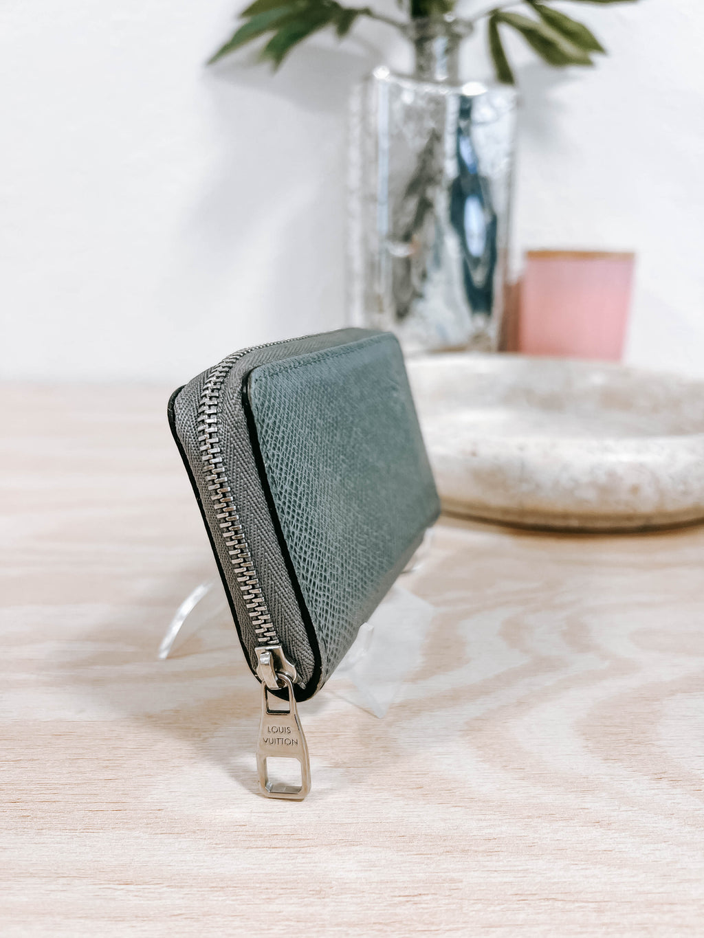 Pre-Owned Louis Vuitton Grey Tiaga Leather Vertical Zippy Coin Purse *Final Sale*