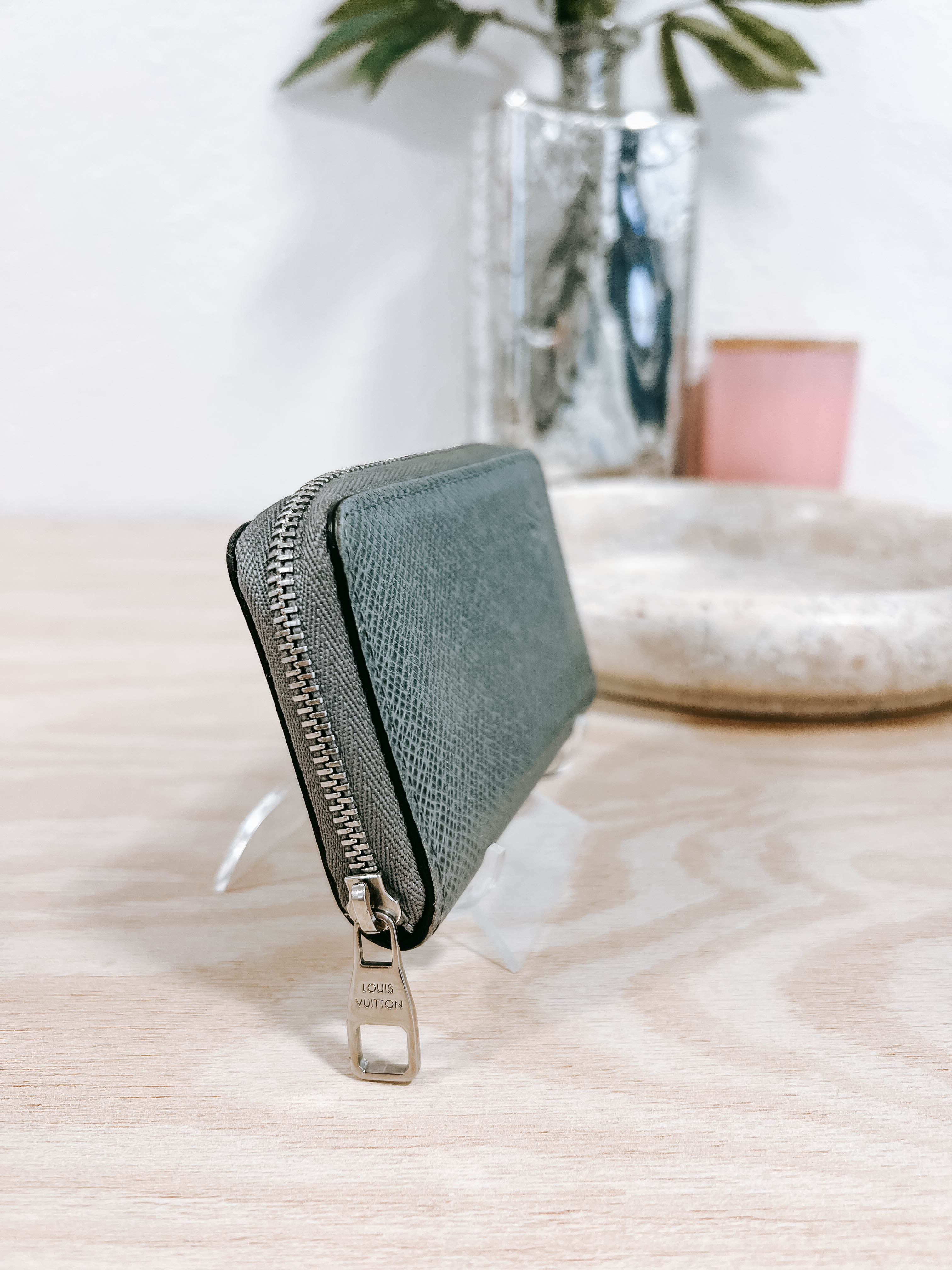 Pre-Owned Louis Vuitton Grey Tiaga Leather Vertical Zippy Coin Purse *Final Sale*
