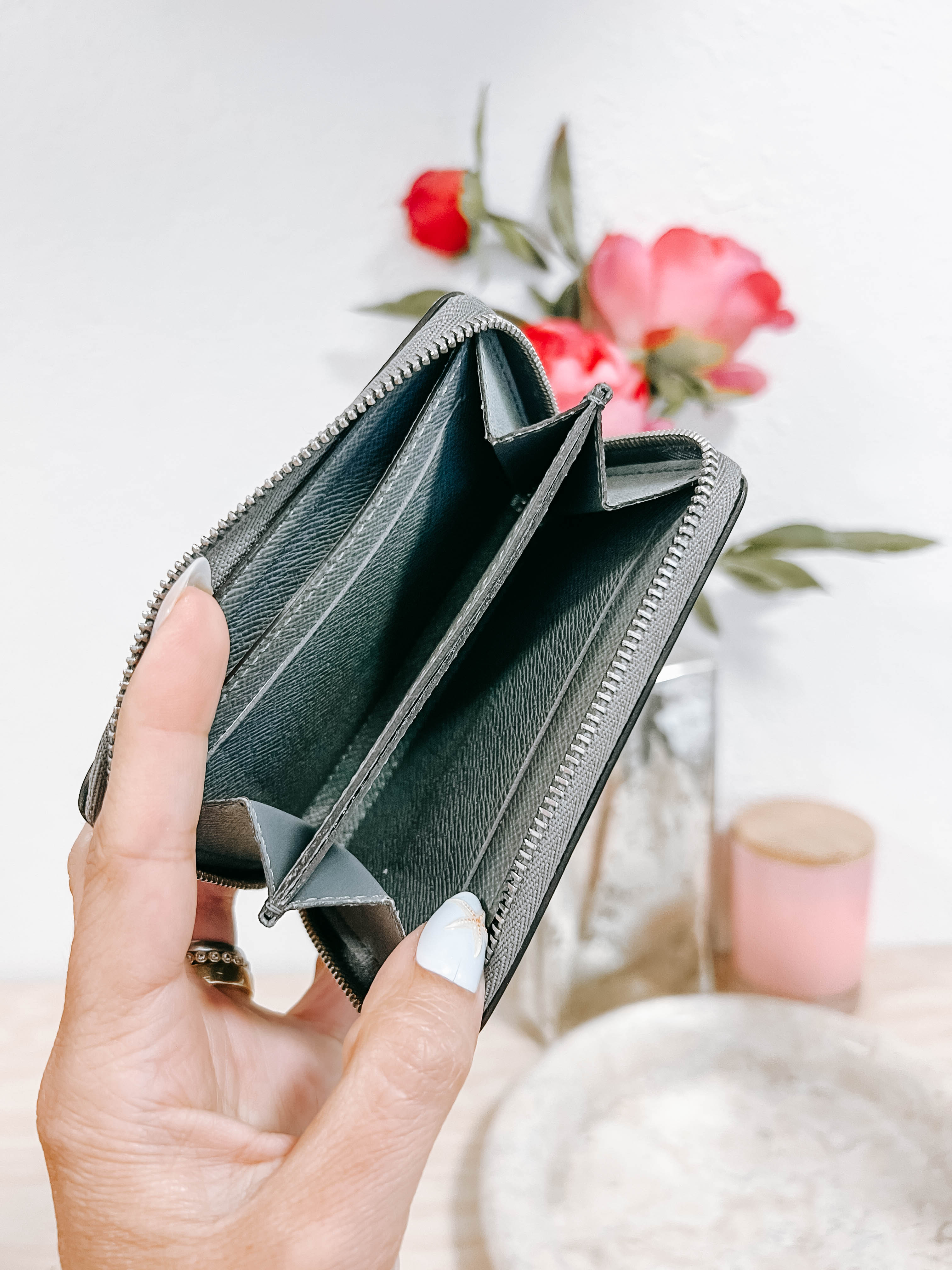 Pre-Owned Louis Vuitton Grey Tiaga Leather Vertical Zippy Coin Purse *Final Sale*
