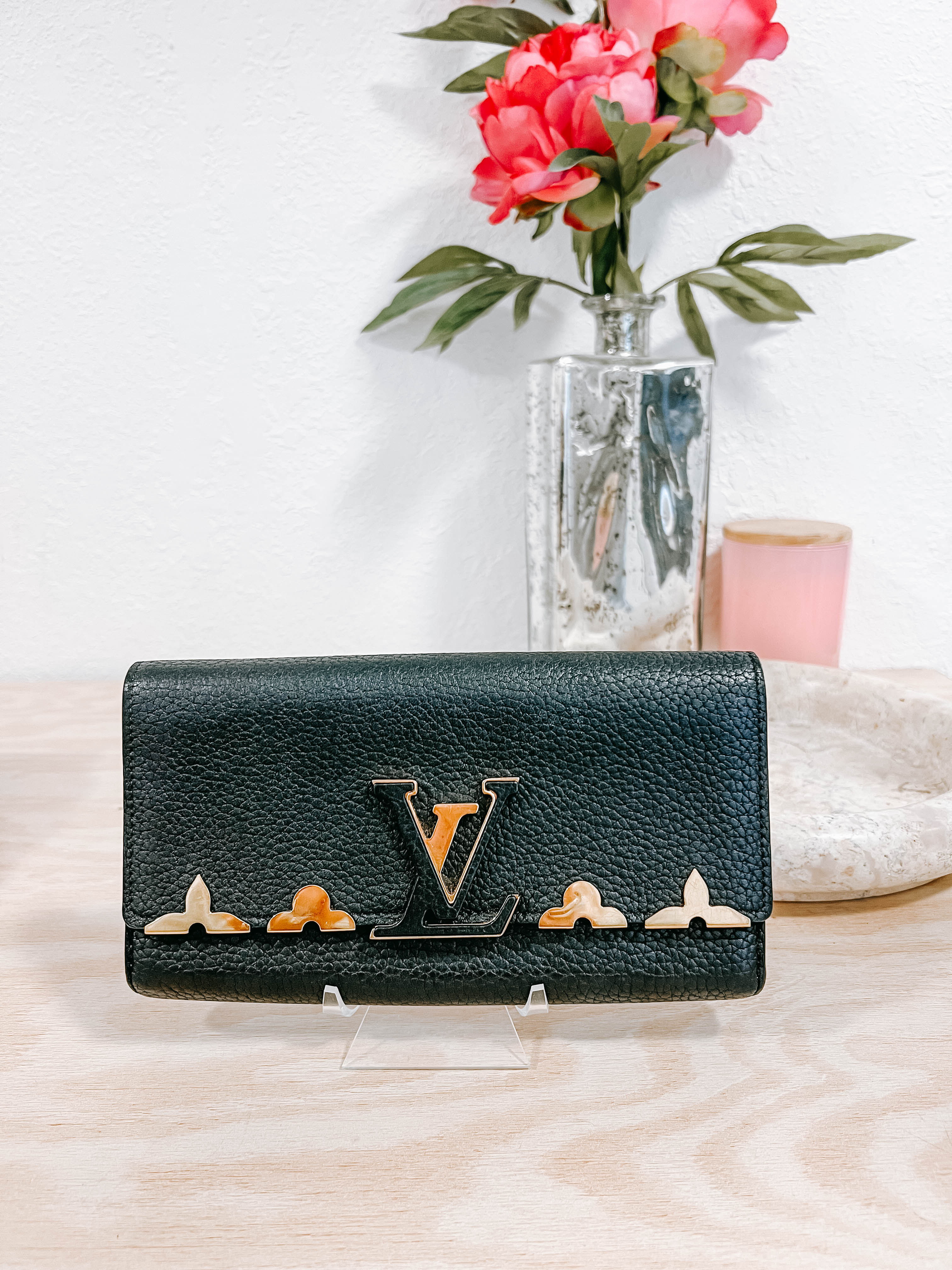 Pre-Owned Louis Vuitton Capucines Long Wallet *Final Sale*