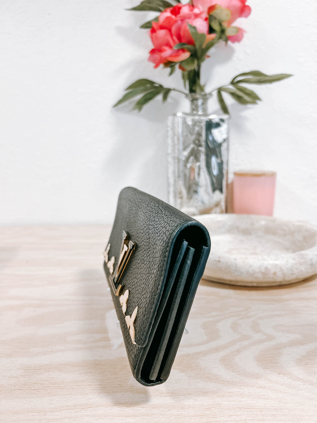 Pre-Owned Louis Vuitton Capucines Long Wallet *Final Sale*