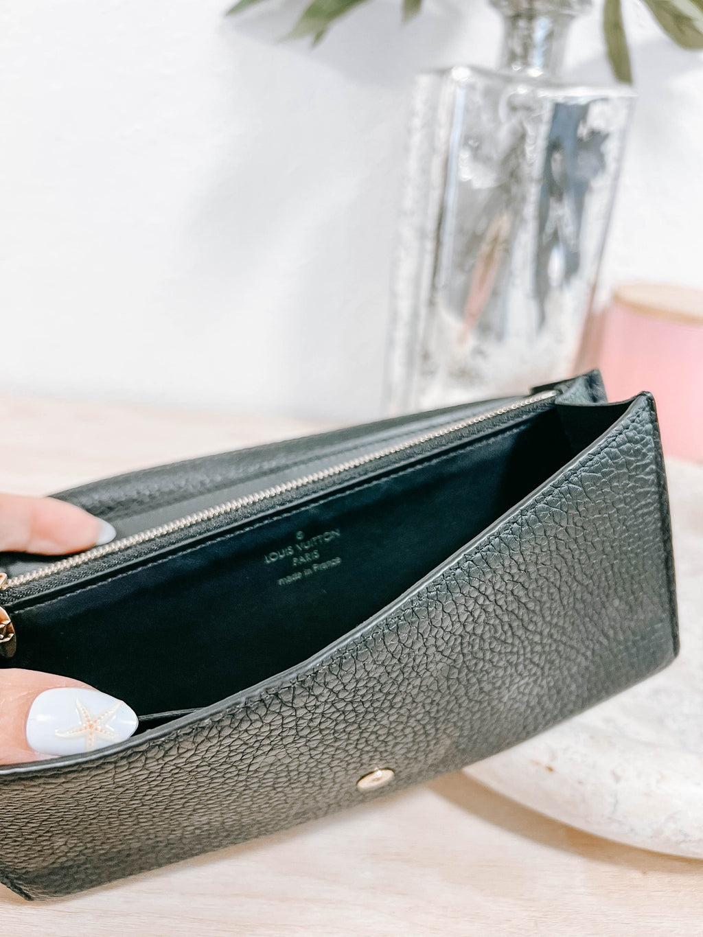 Pre-Owned Louis Vuitton Capucines Long Wallet *Final Sale*