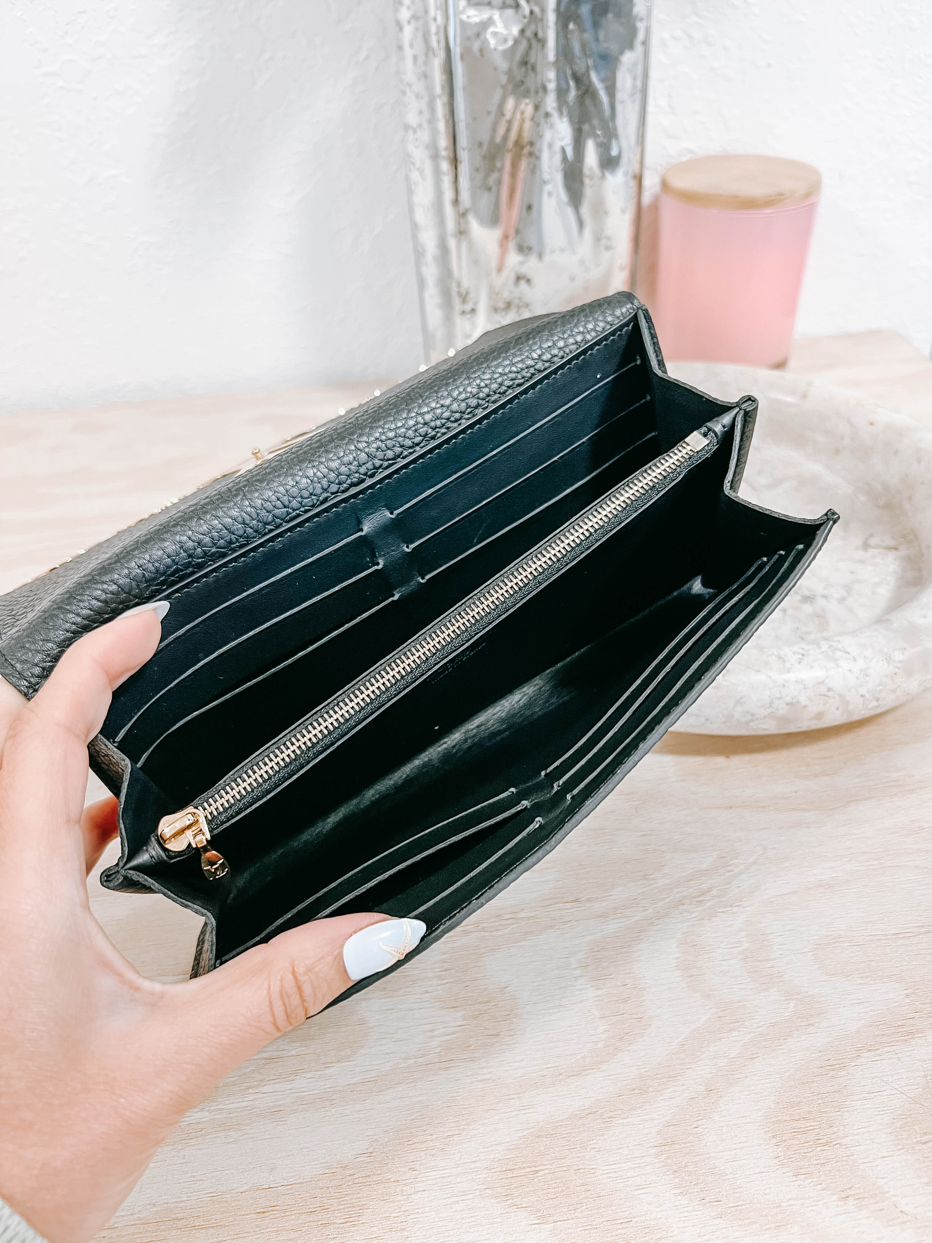 Pre-Owned Louis Vuitton Capucines Long Wallet *Final Sale*