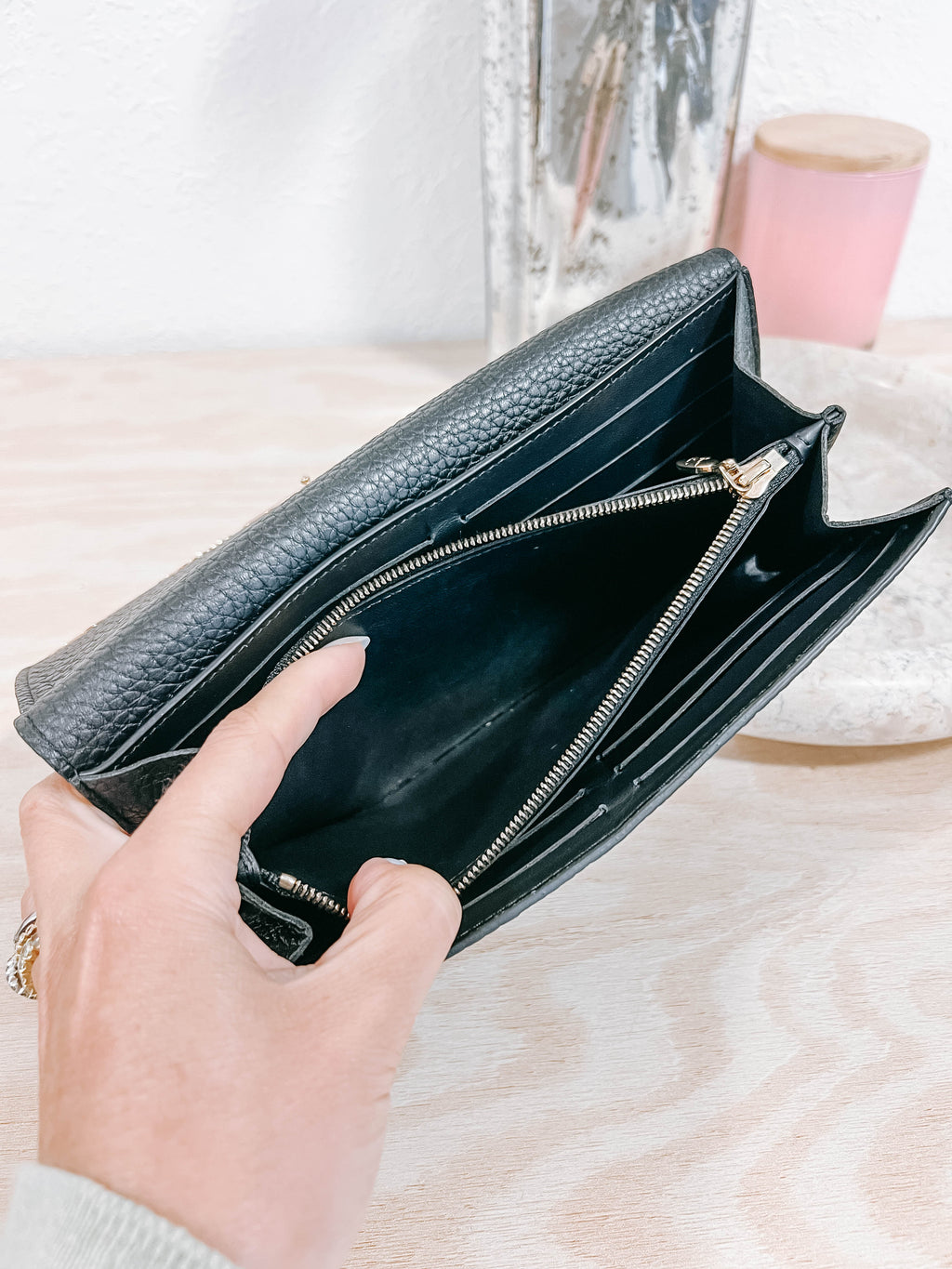 Pre-Owned Louis Vuitton Capucines Long Wallet *Final Sale*