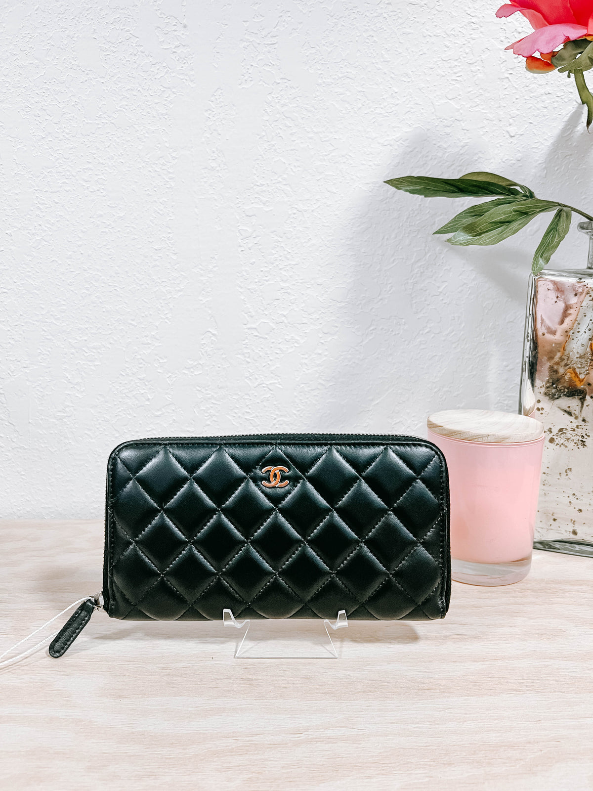 Pre-Owned Chanel Black Lambskin Zippy Wallet *Final Sale*